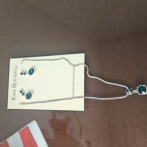 Silvertone necklace and earring set